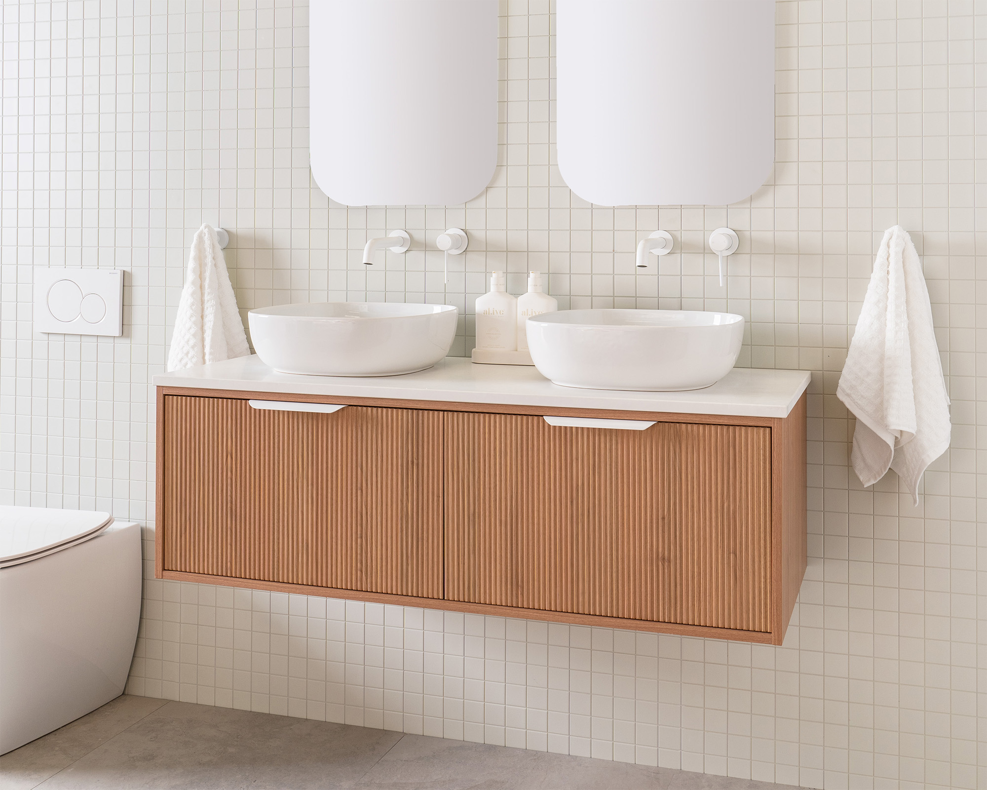 Clifton 1200 DBL Tassie Oak Front Angle 5X4 Web