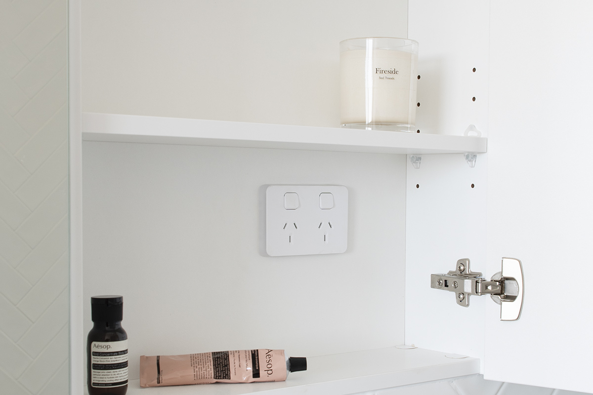 Mirrored Cabinet Power Point