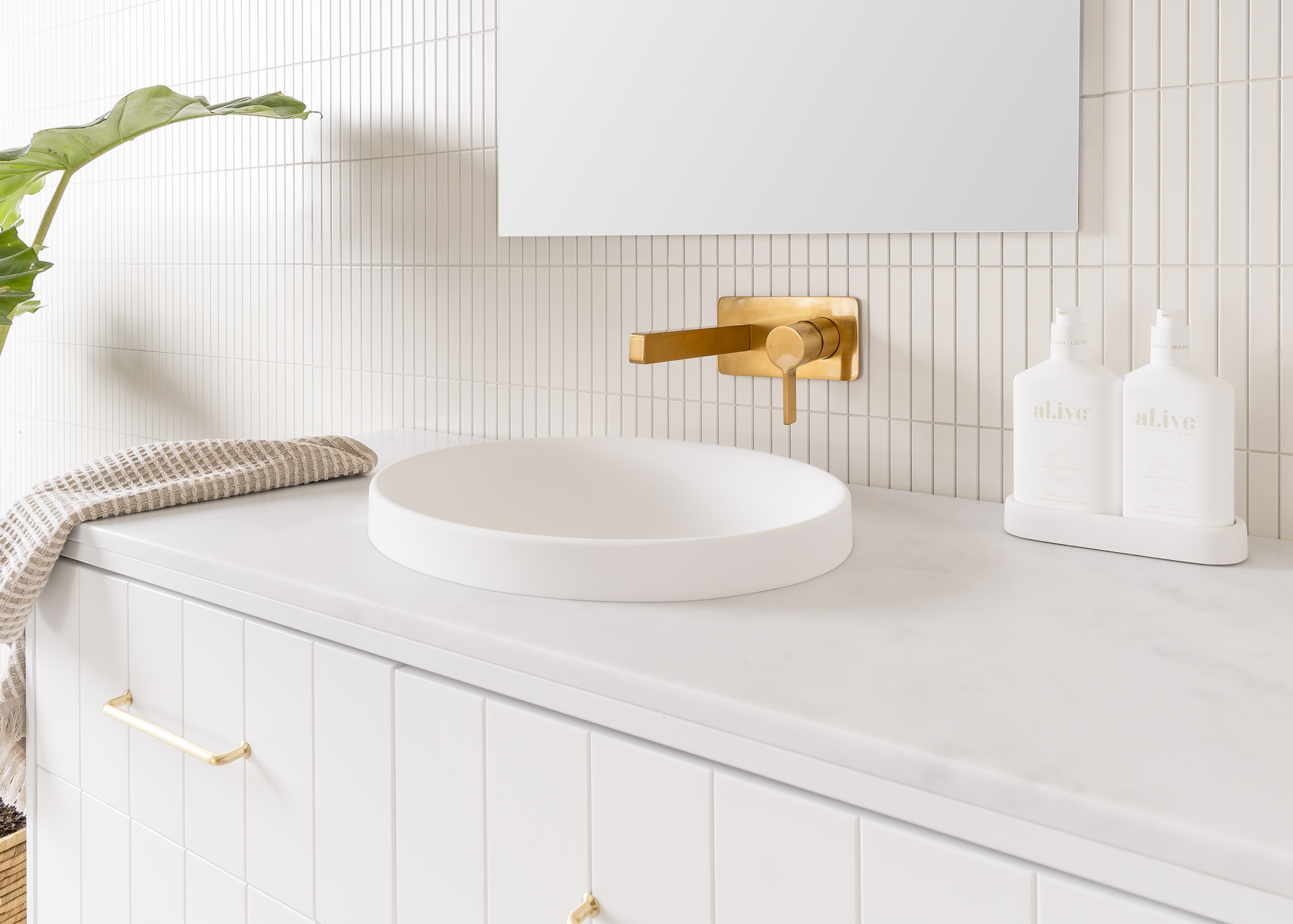 Ivy All Drawer 1200 Centre Matte White Basin Shot Web Gallery