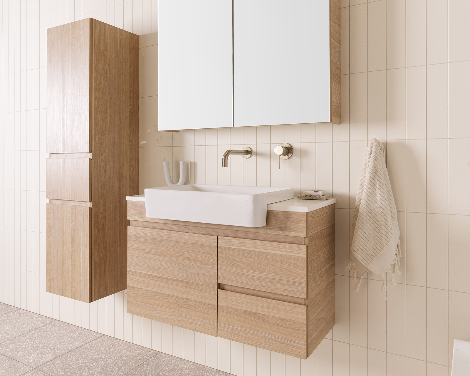 Glacier Lite SR Door&Drawer Twin Natural Oak Bright White Angle 4X5