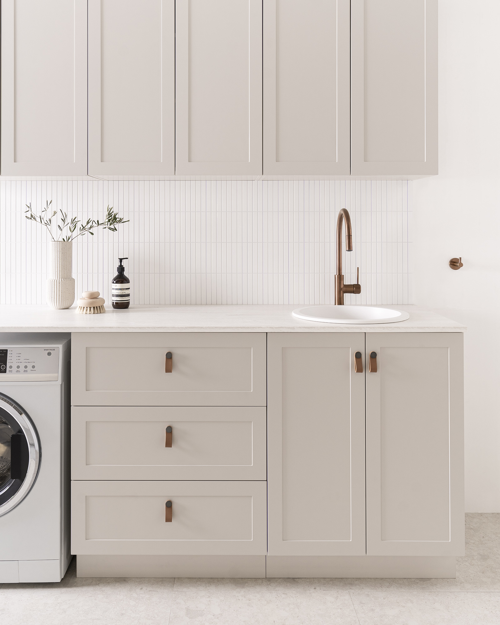 Classic Shallow Shaker Feather Grey Front Portrait 4X5 Web