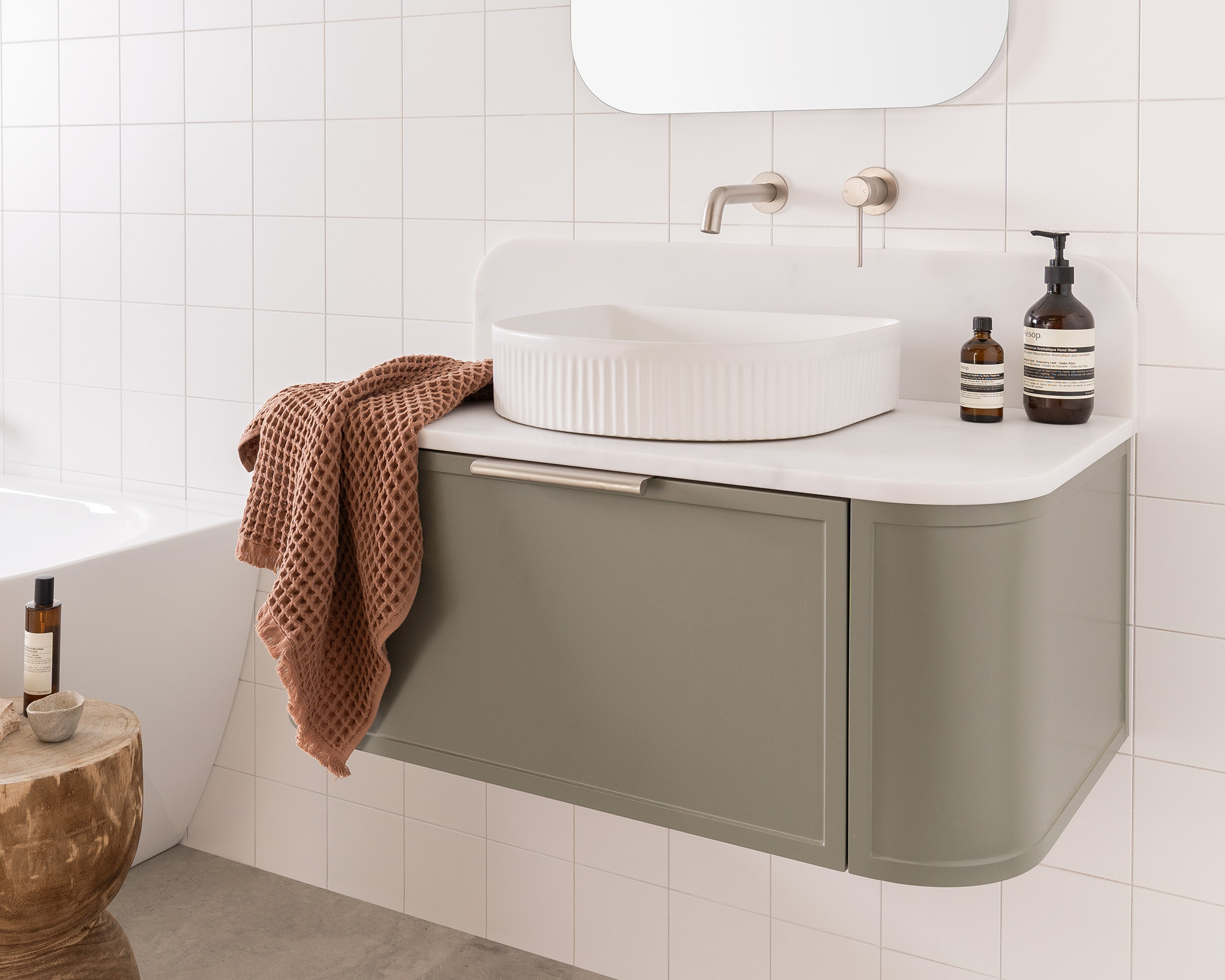 Flo Topiary 900 Carrera Angle 2 Mobile 5X4 Web