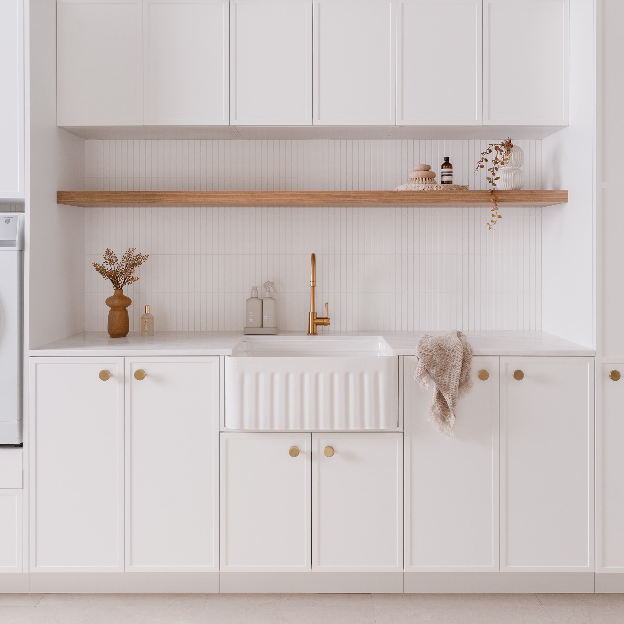 Classic Shallow Shaker 20 White Carrara Front For WEB 1X1 Web