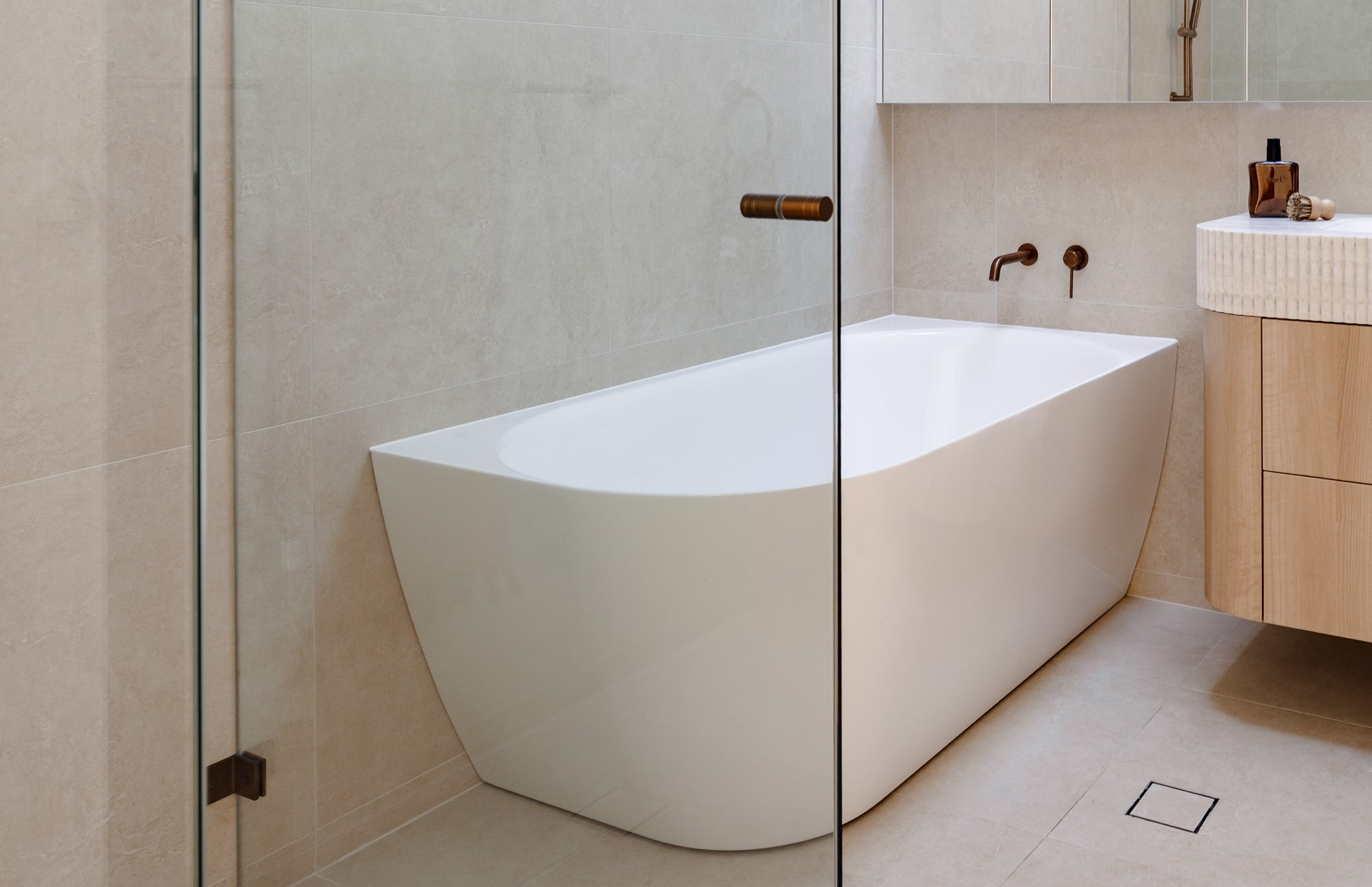 Glacier Corner Bath