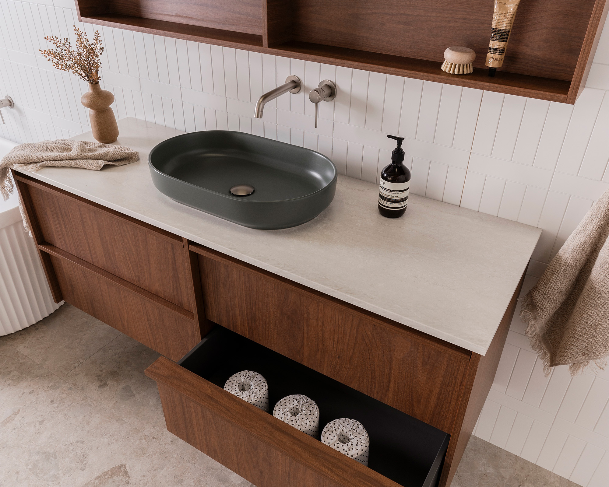 Eli 1500 WH Florentine Walnut 8 5X4 Web