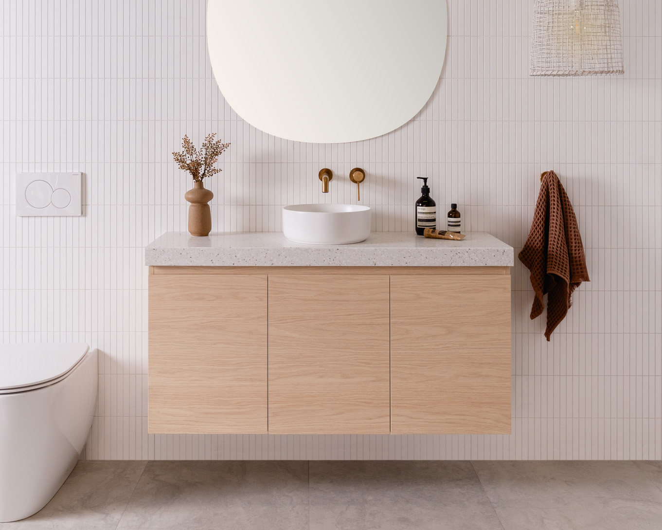 Glacier Ensuite Blonde Oak HR 5X4 Web