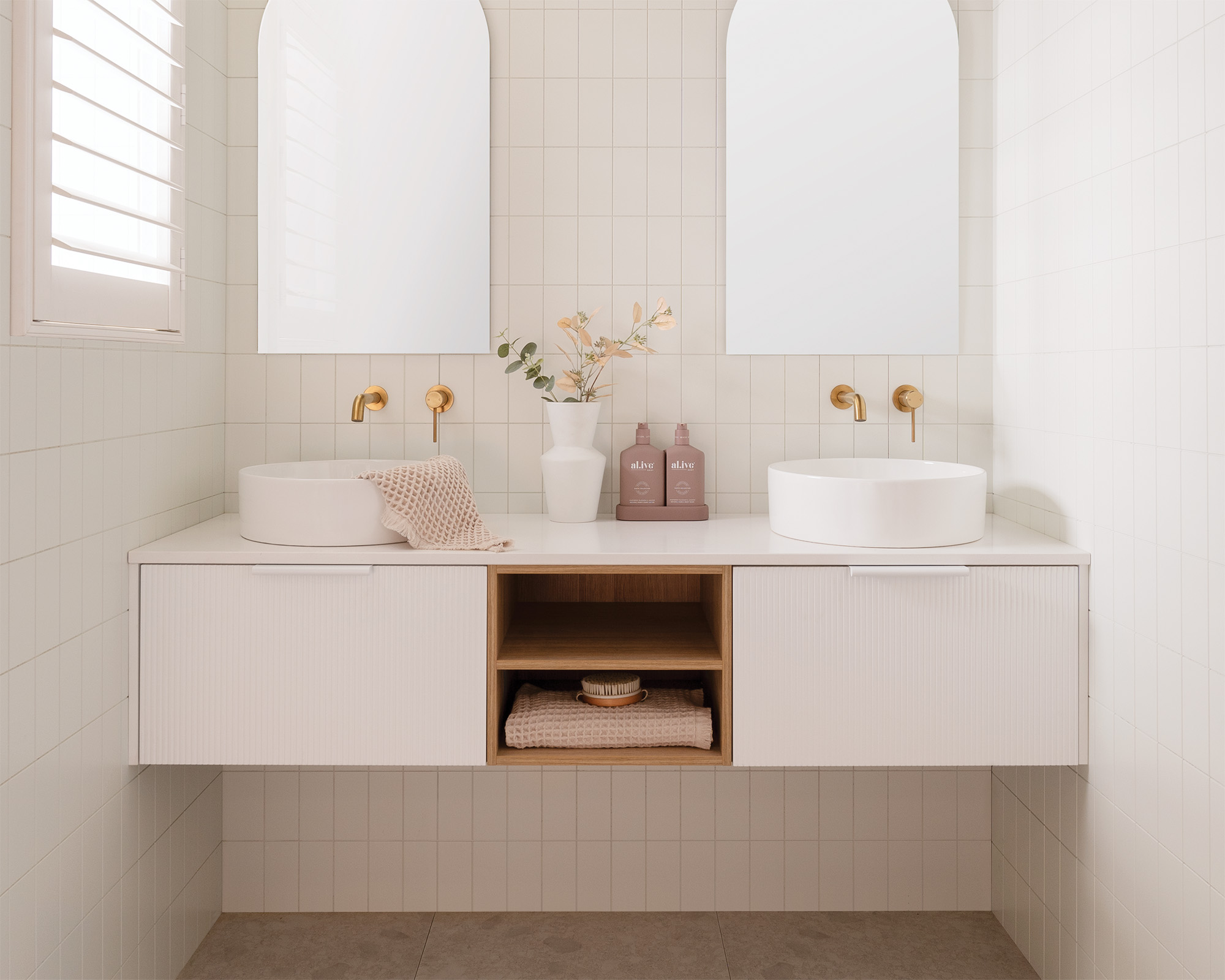 Modular Waverely Ultra White Front Landscape 5X4 Web