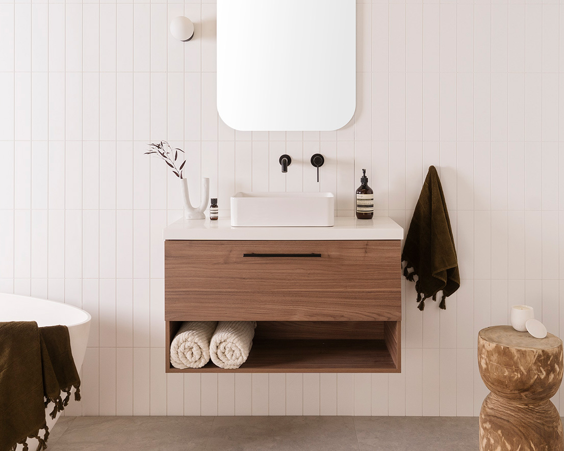 Glacier EN Shelf, Slim 900 Notaio Walnut Bright White CP Front 5X4 Web