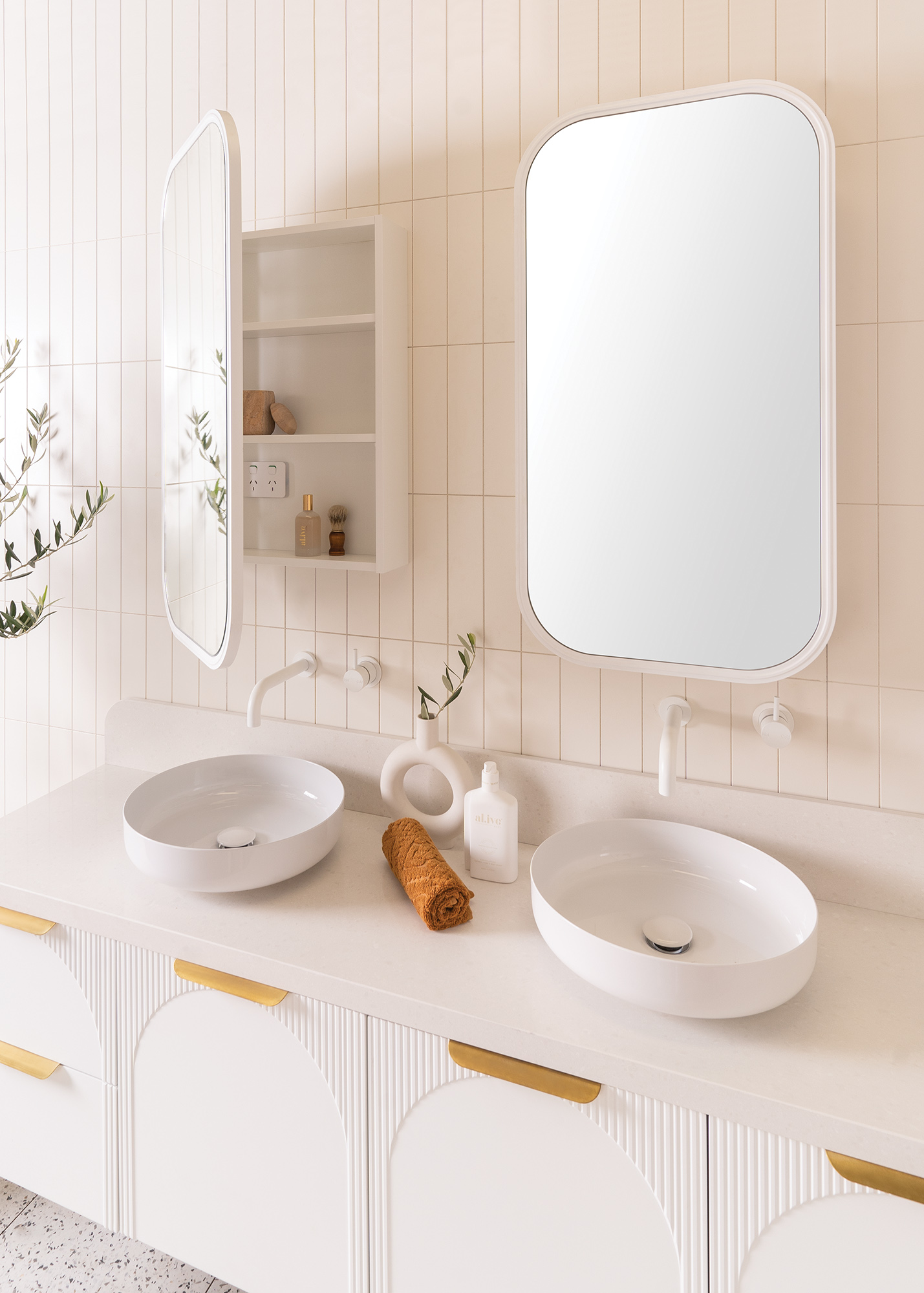 230718 Thedesignduo 873 Mirror Crop Web