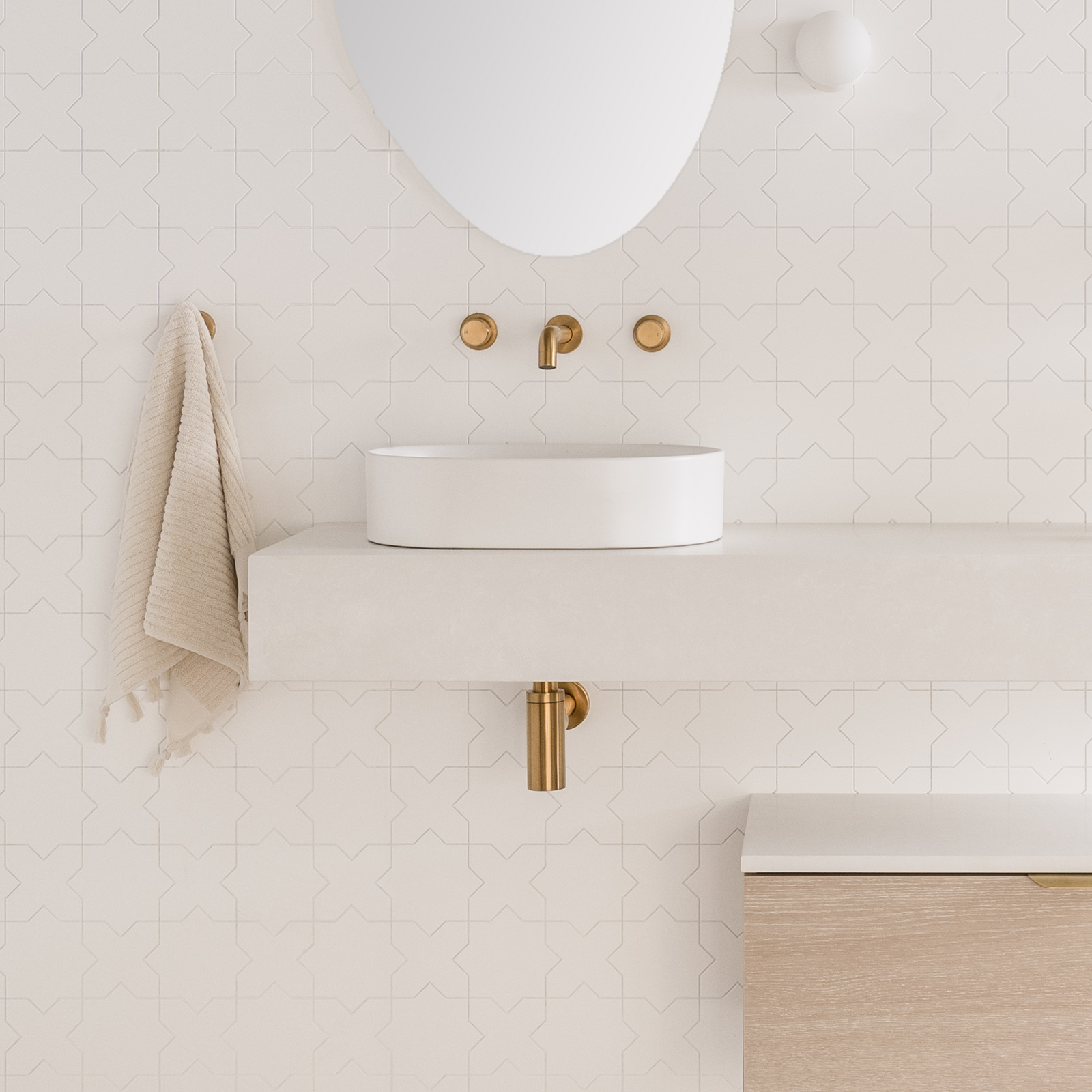 Michel Ensuite 1500 Offset Alabaster Front Web Crop